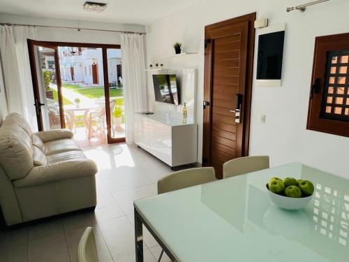 Apartment Balandros with balcony