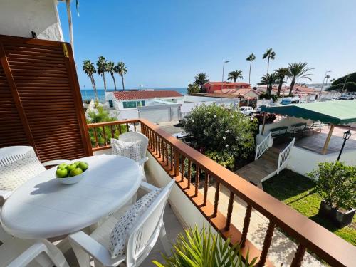 Apartment Balandros with balcony