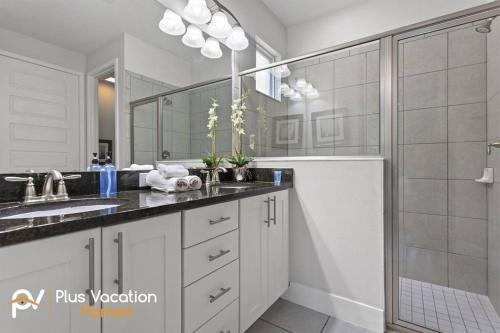 Kamar mandi di 360-Family Home by Disney with Private POOL