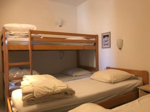 Krevet ili kreveti na kat u jedinici u objektu Appartement 6 personnes station de ski Val Louron
