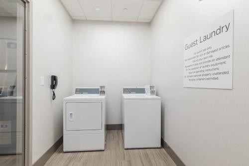 two washing machines in a room with a wall at Holiday Inn Express & Suites Columbia Downtown The Vista by IHG in Columbia