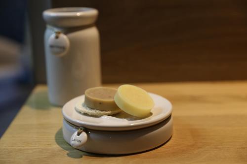 a mortar and pestle with lemon slices on a table at La Transparence in Mazaye