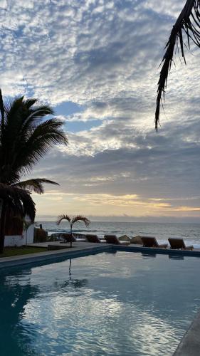 Piscine de l'établissement Los Cocos de Vichayito ou située à proximité