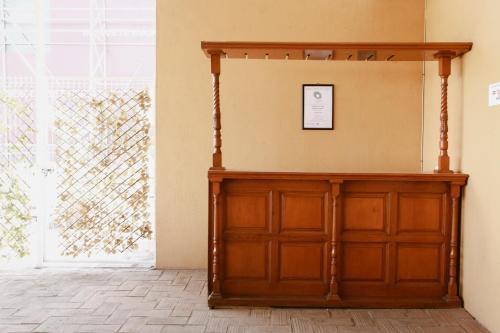 a wooden door in a room with a window at Hotel Guivá Aeropuerto in Oaxaca City