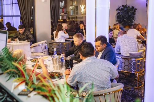 Επισκέπτες που μένουν στο Cappo Aparthotel