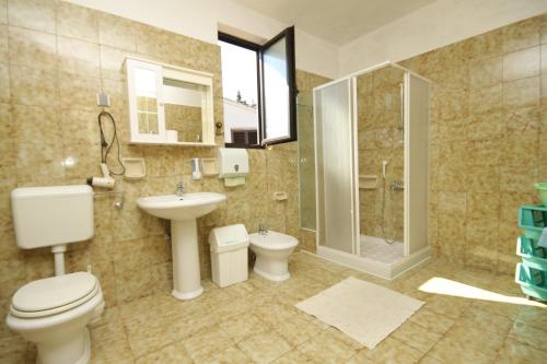 Koupelna v ubytování Apartments by the sea Novigrad - 6979