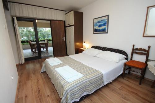 Apartments and rooms with parking space Rovinj - 7170