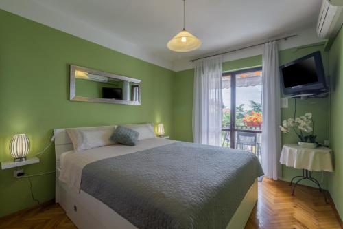 Apartments with parking space Porec - 7033