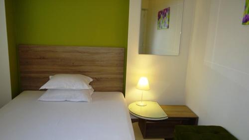 Ένα ή περισσότερα κρεβάτια σε δωμάτιο στο Guest Rooms Kom