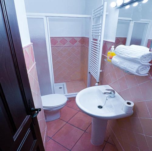 Ένα μπάνιο στο Grazalema- Casita Panorama - Fantastic views- Clima, Wi-Fi and Private Parking optional
