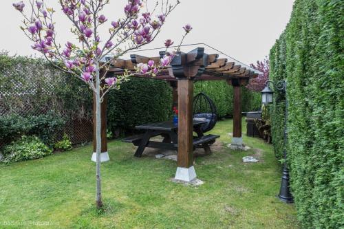 Jardín al aire libre en Apartamentos Rurales La Canalina