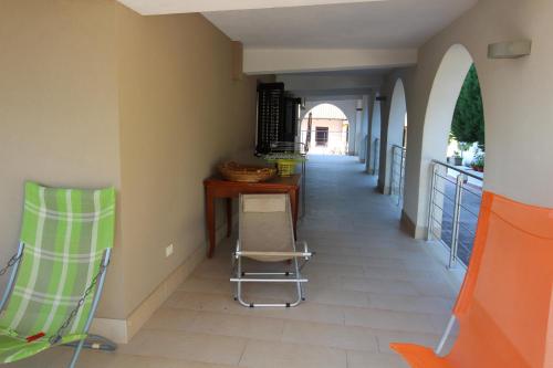 a hallway of a house with a table and chairs at Anthiros Siracusa in Siracusa