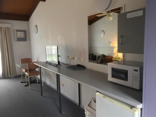Kuchyň nebo kuchyňský kout v ubytování Bakery Park Motor Inn