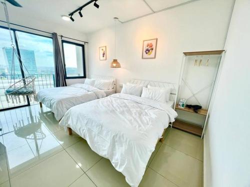 Postel nebo postele na pokoji v ubytování B Setia Alam 1-5 Pax Cozy Home Wifi&TV Studio 3 Beds Trefoil Shah alam