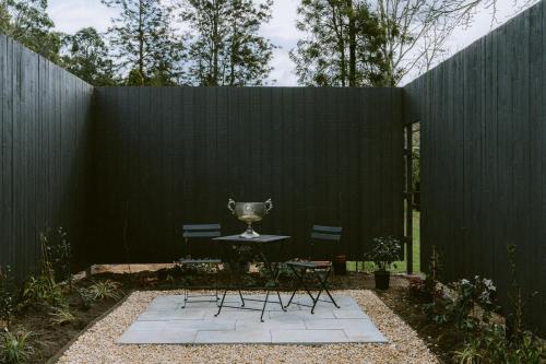Κήπος έξω από το Redwood Park - Luxury Off Grid Accommodation