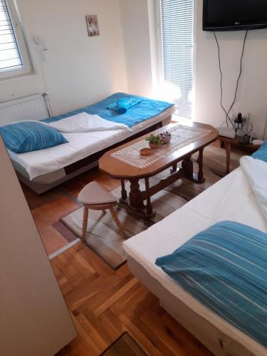Un pat sau paturi într-o cameră la N&N