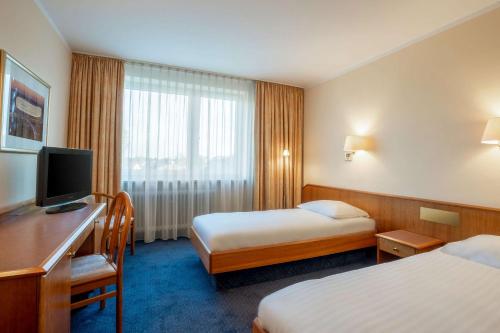 Postel nebo postele na pokoji v ubytování Styles Hotel Unterföhring