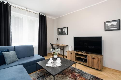 Televízia a/alebo spoločenská miestnosť v ubytovaní Kosińskiego Apartment Poznań by Noclegi Renters