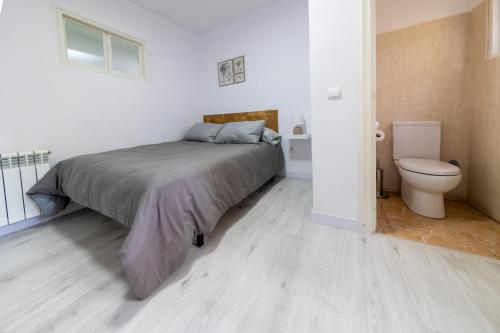 מיטה או מיטות בחדר ב-Casa San Román Soria