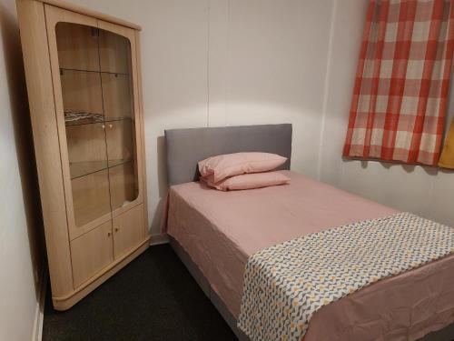 Postel nebo postele na pokoji v ubytování Private Room Near by Glasgow Airport