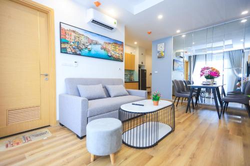 Ruang duduk di Căn hộ 2 phòng ngủ trực biển Quy Nhơn, TMS Pullman căn góc