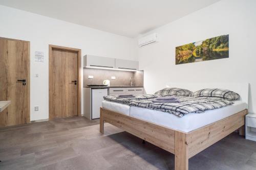 Postel nebo postele na pokoji v ubytování Apartmány U Jiříka