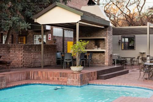 Πισίνα στο ή κοντά στο Kathu Gamagara Lodge
