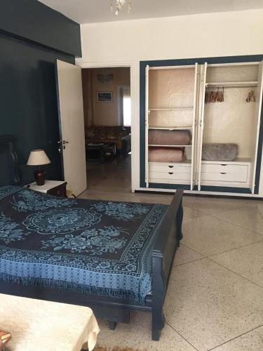 a bedroom with a bed and two bunk beds at Property located in a quiet area close to the train station and town in Casablanca