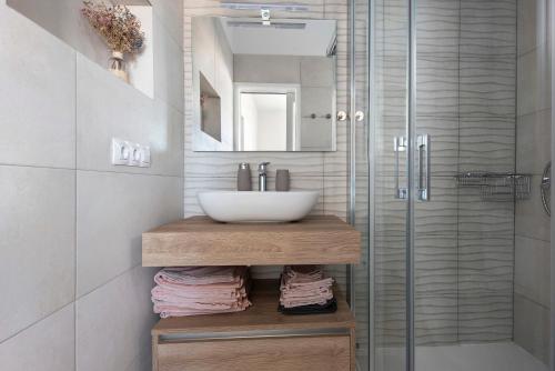 a bathroom with a sink and a shower at Casa Sol 21 A Garachico in Garachico