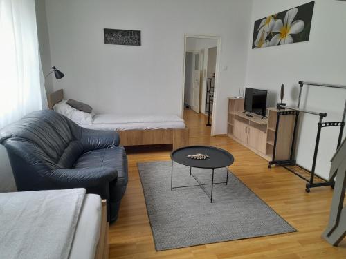 Televisyen dan/atau pusat hiburan di Főtér Apartman Baja