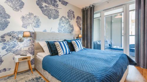 Blue Premium PARKING POOL SAUNA FITNESS FREE