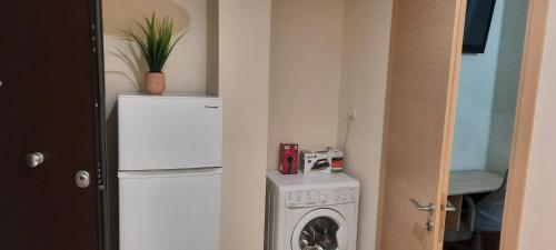 Livia's Room To Ampelokipi metro Airport line