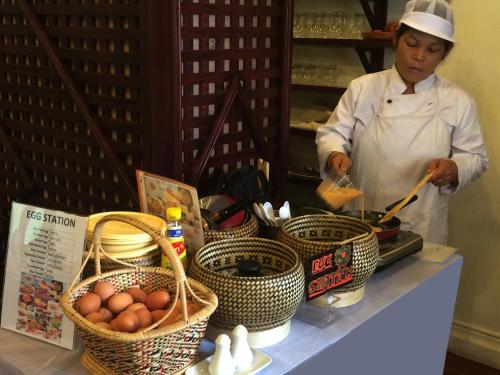 ホテルの敷地内または近くでの食事または食べ物
