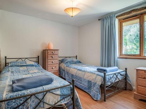 Katil atau katil-katil dalam bilik di Maple Tree Cottage
