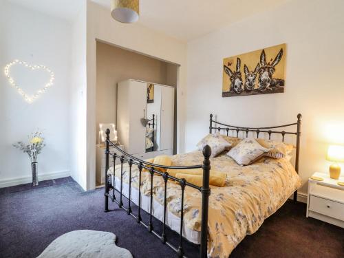 a bedroom with a bed and a mirror at Nantclwyd in Llangollen