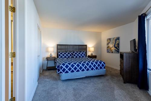 a bedroom with a bed and a television in it at B 32-1 Spacious Villa Close to Pool in Branson
