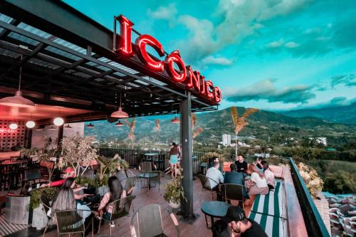 a restaurant with people sitting on a patio at Hotel Sexto by Icono in Armenia