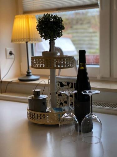 a table with a bottle of wine and two glasses at Gästehaus Bönebüttel-nahe Neumünster Netflix in Bönebüttel