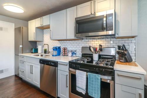 a kitchen with a stove and a microwave at HOLLY SECOND FLOOR 2 King Beds in Kansas City