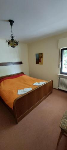 a bedroom with a large bed in a room at Black Bear Bikers Pub-Hotel in Kempfeld