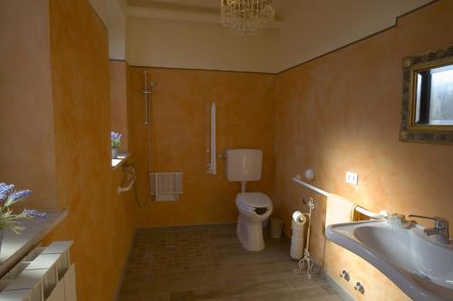 a bathroom with a shower and a toilet and a sink at Tenuta Tenaglia in Serralunga di Crea