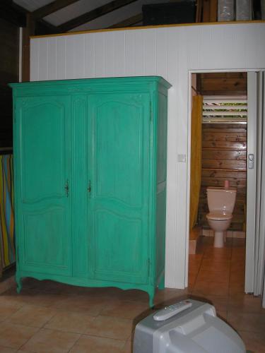 a green cabinet in a bathroom with a toilet at GWAN THAZAR en Guadeloupe in Bouillante