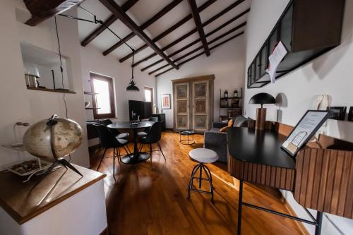 TINA’S APARTMENT
