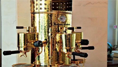a music machine with three drums on a table at Cosmopolitan Hotel in Civitanova Marche