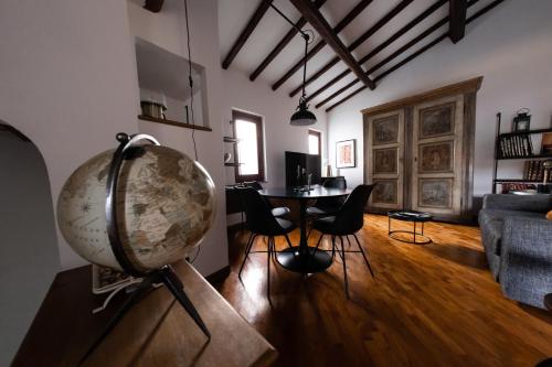 TINA’S APARTMENT