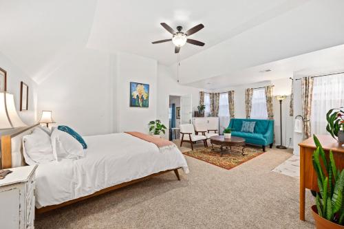 a bedroom with a bed and a living room at Flora House Denver in Denver