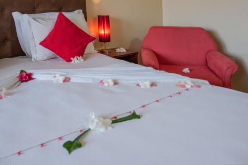 a hotel room with a bed with flowers on it at Hotel Villa Beija Flor in Jericoacoara