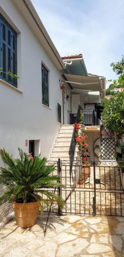 Gambar di galeri bagi Byron House di Kiónion