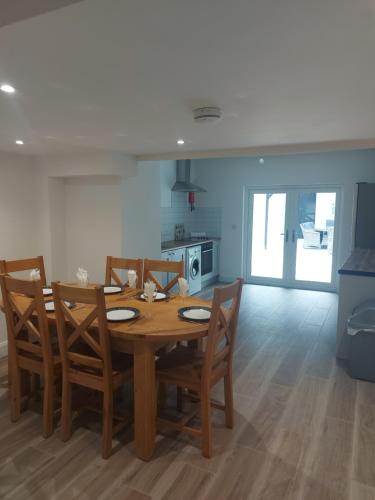 a dining room with a wooden table and chairs at Tribeca Stay in Galway