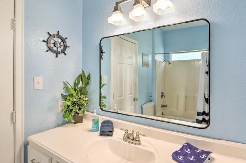 een badkamer met een wastafel en een grote spiegel bij Bay City Home with Dock, Ocean Views and Access! in Sargent